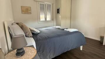 Standard-Doppelzimmer, Balkon, Blick auf den Innenhof