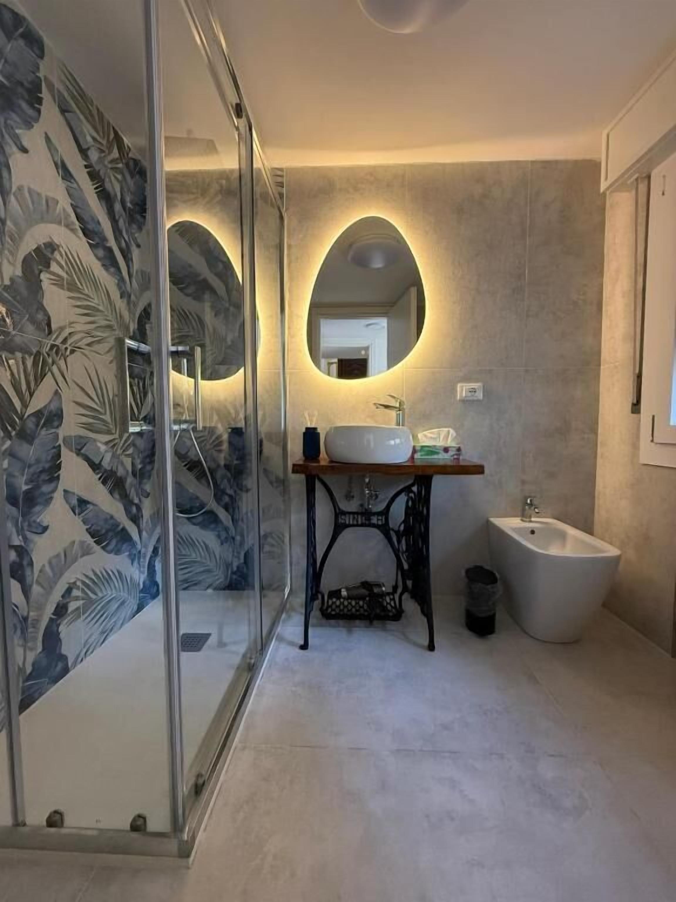 Doppia Comfort, balcone, vista cortile | Bagno | Accappatoio