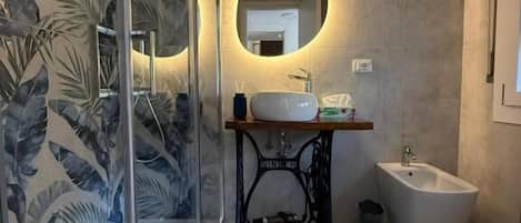 Comfort Double Room, Balcony, Courtyard View | Bathroom | Bathrobes