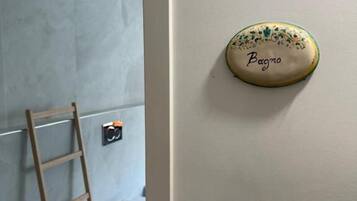 Chambre Double Standard, balcon, vue cour intérieure | Intérieur