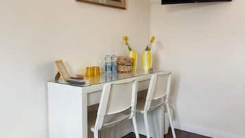 Standard Double Room, Balcony, Courtyard View | Interior