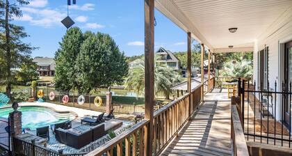 Bayou Breeze Retreat w/ Pool & River Access