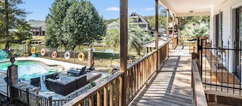 Bayou Breeze Retreat w/ Pool & River Access