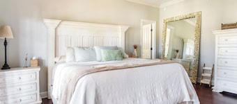 Bayou Breeze Retreat w/ Pool & River Access