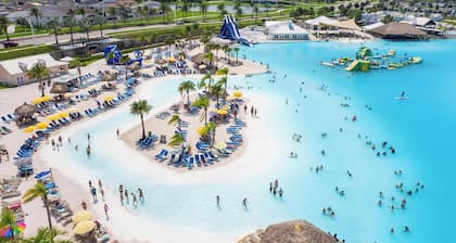 Spacious 4-Bedroom Home with Huge Sunny backyard, Near Busch Gardens/ Clearwater