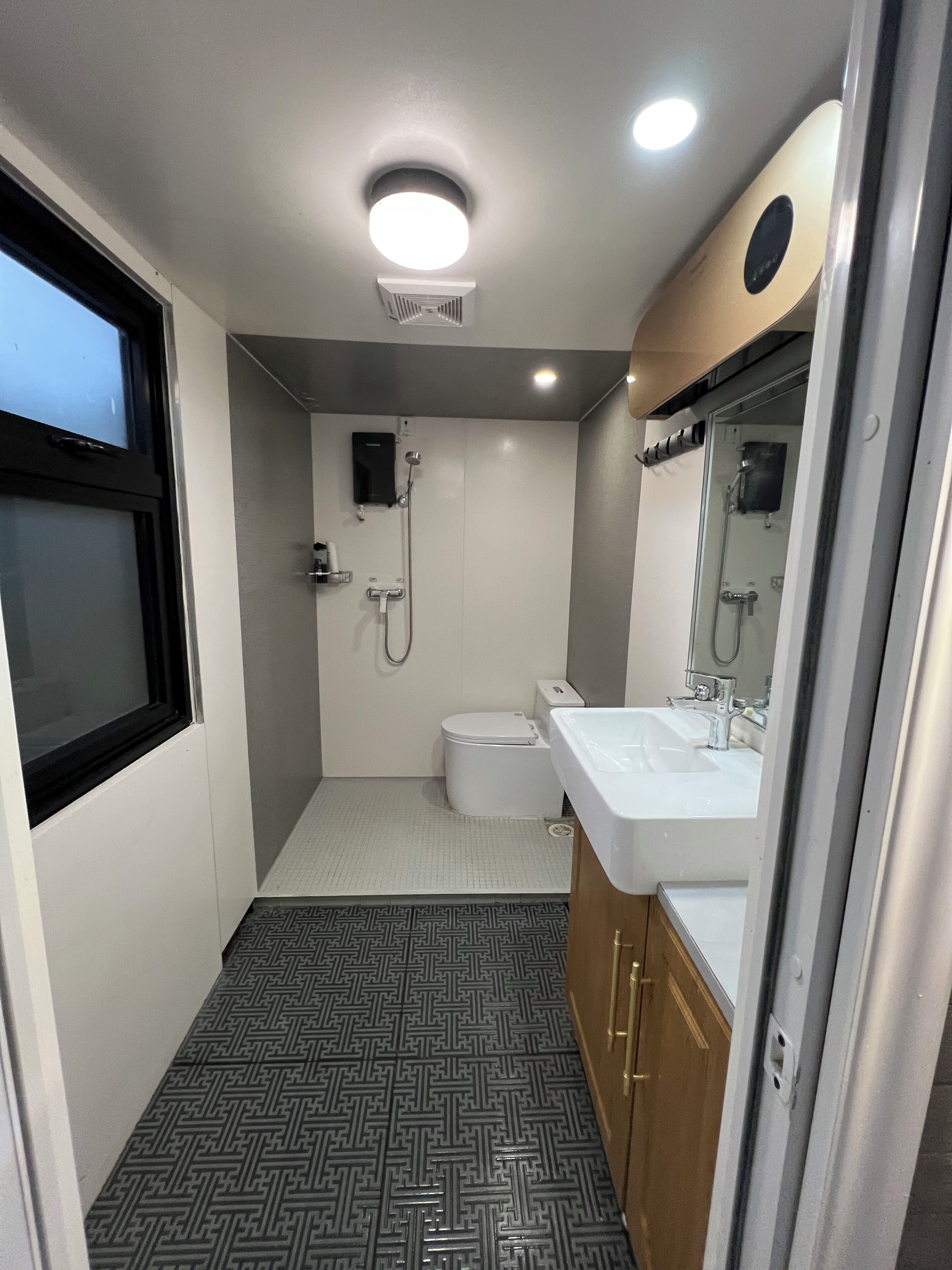 Shower, toilet paper