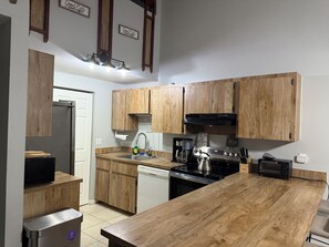 Micro-ondes, four, plaque de cuisson, lave-vaisselle