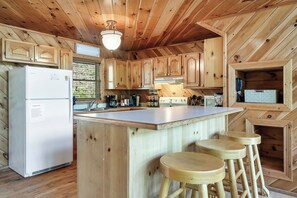 Fridge, microwave, oven, stovetop - Mountain Views | Hot Tub | Arcade | 2 Masters on Main | Sleeps 6 | Gated Resort (Sevierville)