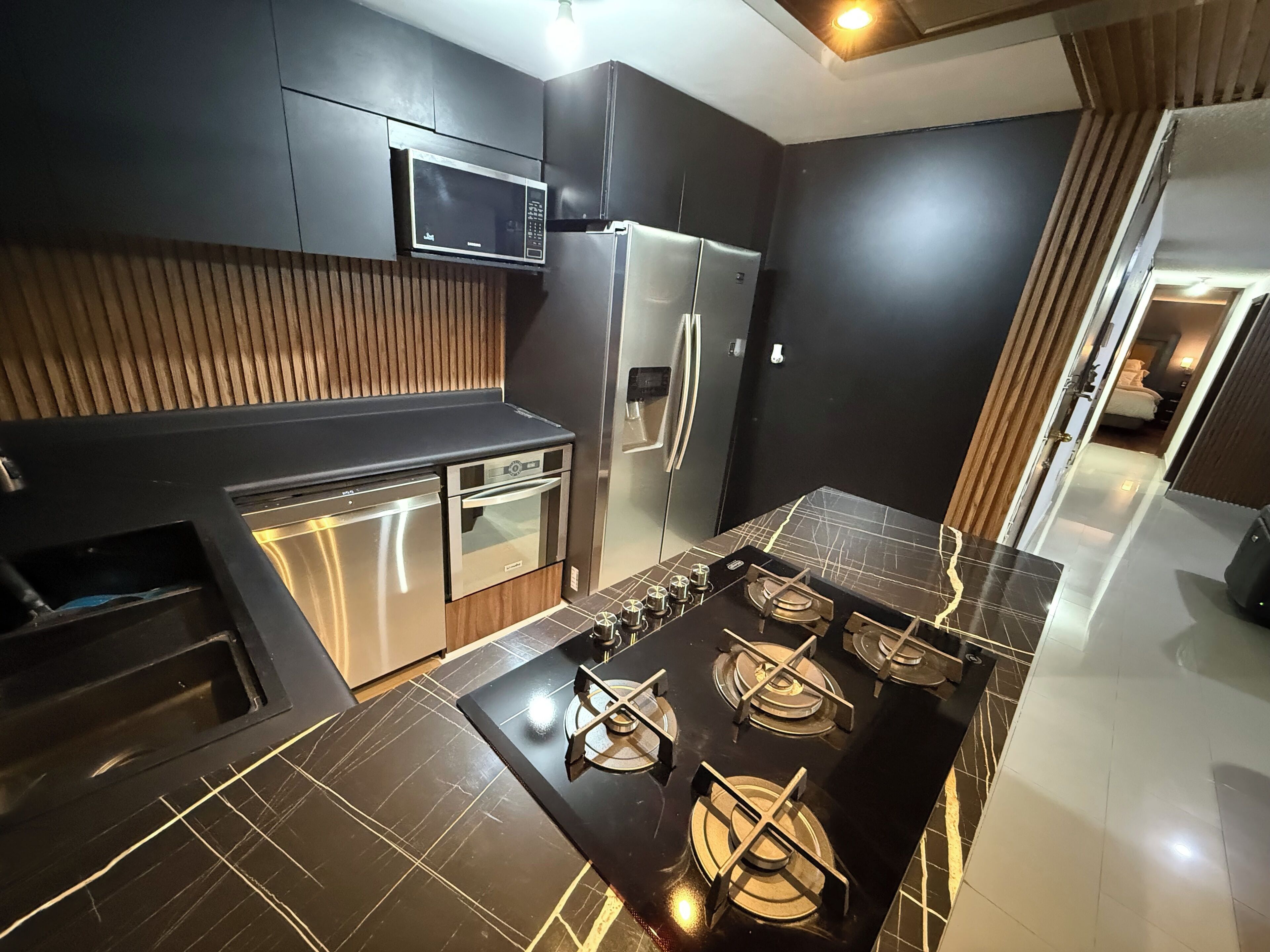 雪櫃、微波爐、焗爐、爐具