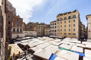 Luxe appartement, balkon, uitzicht op stad | Uitzicht op de stad