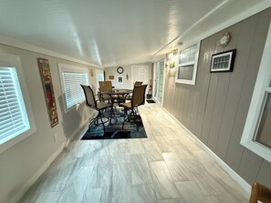 Dining - Family Oasis 2BR pool 2 acre Bring your Boat or RV, 10 minutes from the springs. (Homosassa)