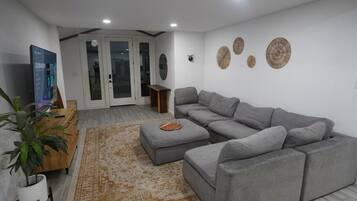 Smart TV, table tennis