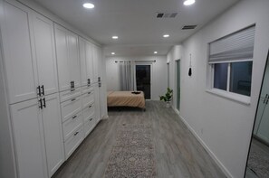 3 bedrooms, free WiFi, bed sheets - Stylish Austin Retreat. Private Home Near DT ATX! (Austin)