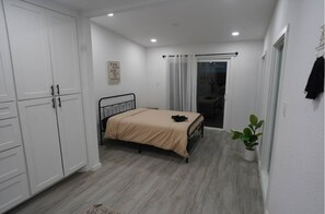 3 bedrooms, free WiFi, bed sheets - Stylish Austin Retreat. Private Home Near DT ATX! (Austin)