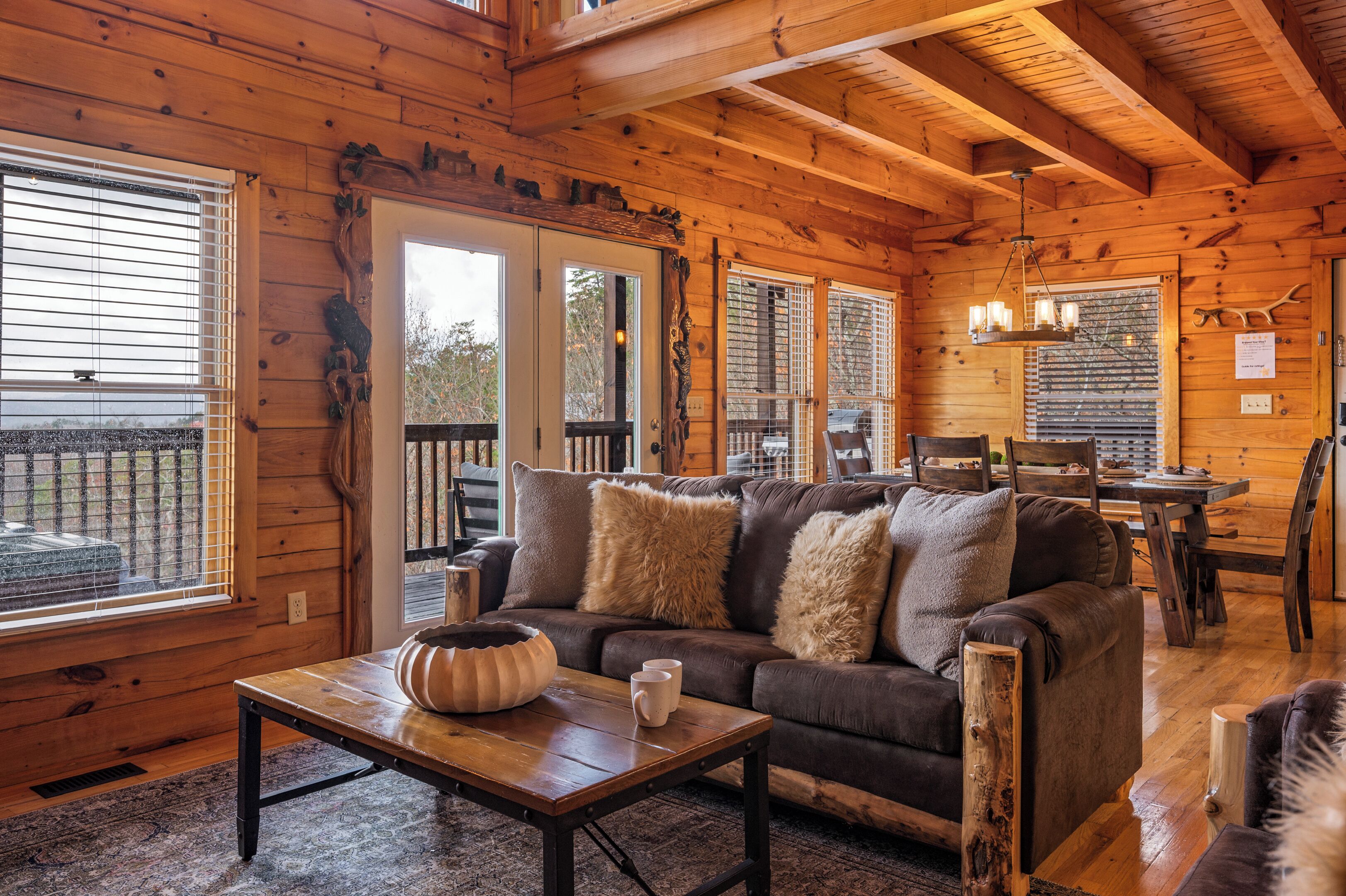 Lazy Bear Hideaway - Views, Theater, Hot Tub, Kids in Sevierville