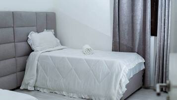 3 bedrooms, iron/ironing board, WiFi, bed sheets