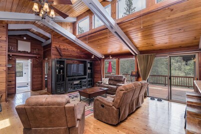 Breathtaking Cabin With Hot Tub Overlooking River