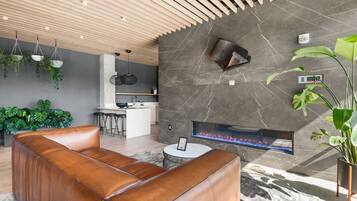 Smart TV, fireplace, ping pong