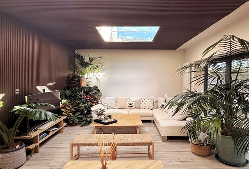 High Tree - Stylish Detached Home