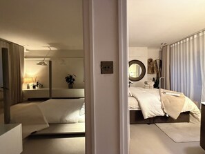 Een strijkplank/strijkijzer, wifi, beddengoed