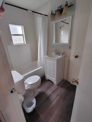 Hair dryer, towels, soap, toilet paper - GpL 3324 3 Bed 1 Bath (Fort Myers)