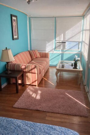 Living area - GpL 3324 3 Bed 1 Bath (Fort Myers)