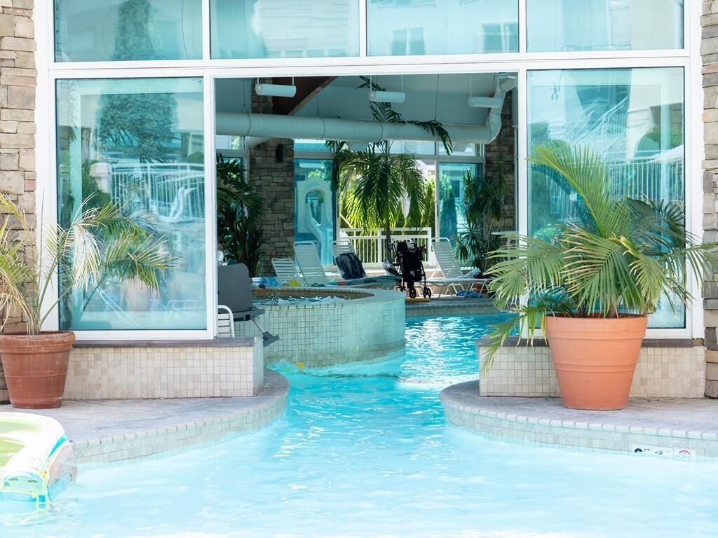 Piscine couverte, piscine extérieure