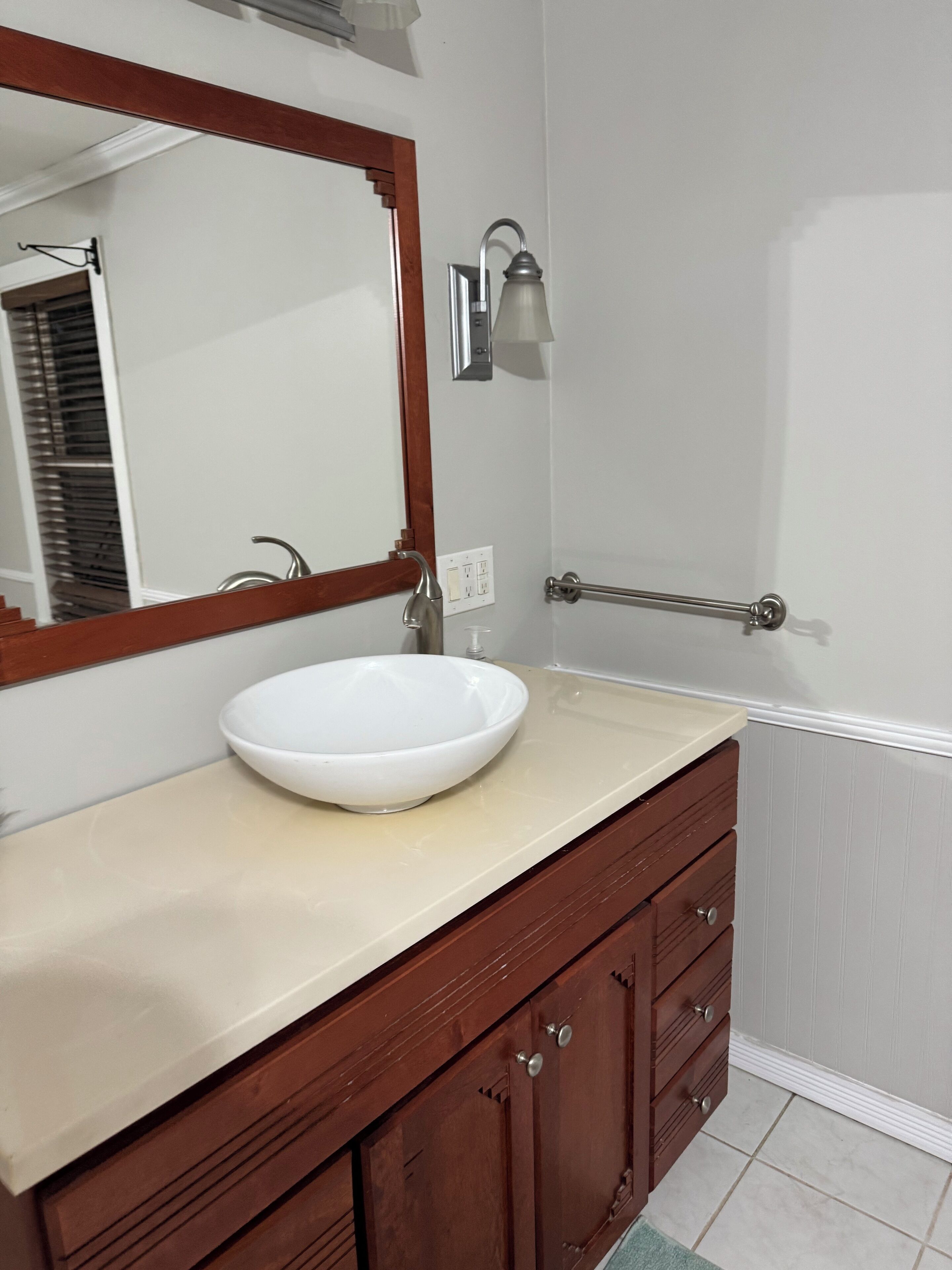 Dusch, handdukar, tvål och toalettpapper