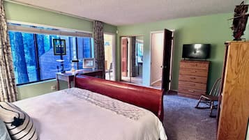 Desk, iron/ironing board, WiFi, bed sheets