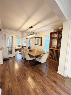 Dining - Cozy 3BDR Heritage House close to Beaches, Mountains & Downtown (North Vancouver)