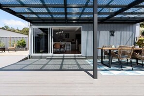 Outdoor dining - Coastal Luxury with Bass Strait Views (Burnie City)