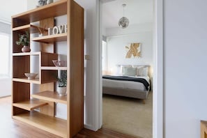 3 habitaciones, tabla de planchar con plancha, wifi y ropa de cama 