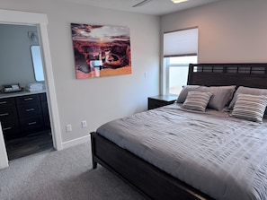 2 bedrooms, iron/ironing board, free WiFi, bed sheets - Brand New Modern 2 Bedroom with en suites in Page. (Page)