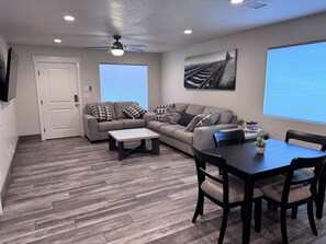 Smart TV - 2-bedroom house in tranquil Page with boat parking! (Page)