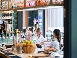 Dining - Leafy Lane Cove Family Apartment | AC + Parking (Lane Cove North)