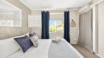 アイロン / アイロン台、WiFi (無料)、ベッドシーツ