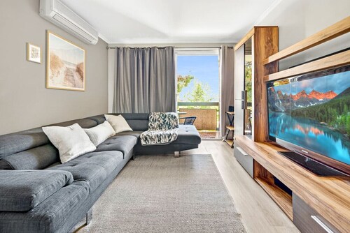 Leafy Lane Cove Family Apartment | AC + Parking