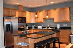 Microwave, oven, stovetop, dishwasher - A29-2bedroom condo in charming Crescent Bar 30 Minutes Gorge U Can Book Shuttle (Quincy)
