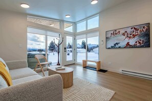 TV - Teton Homestead: Ski Hill Collective + Hot Tub (Driggs)