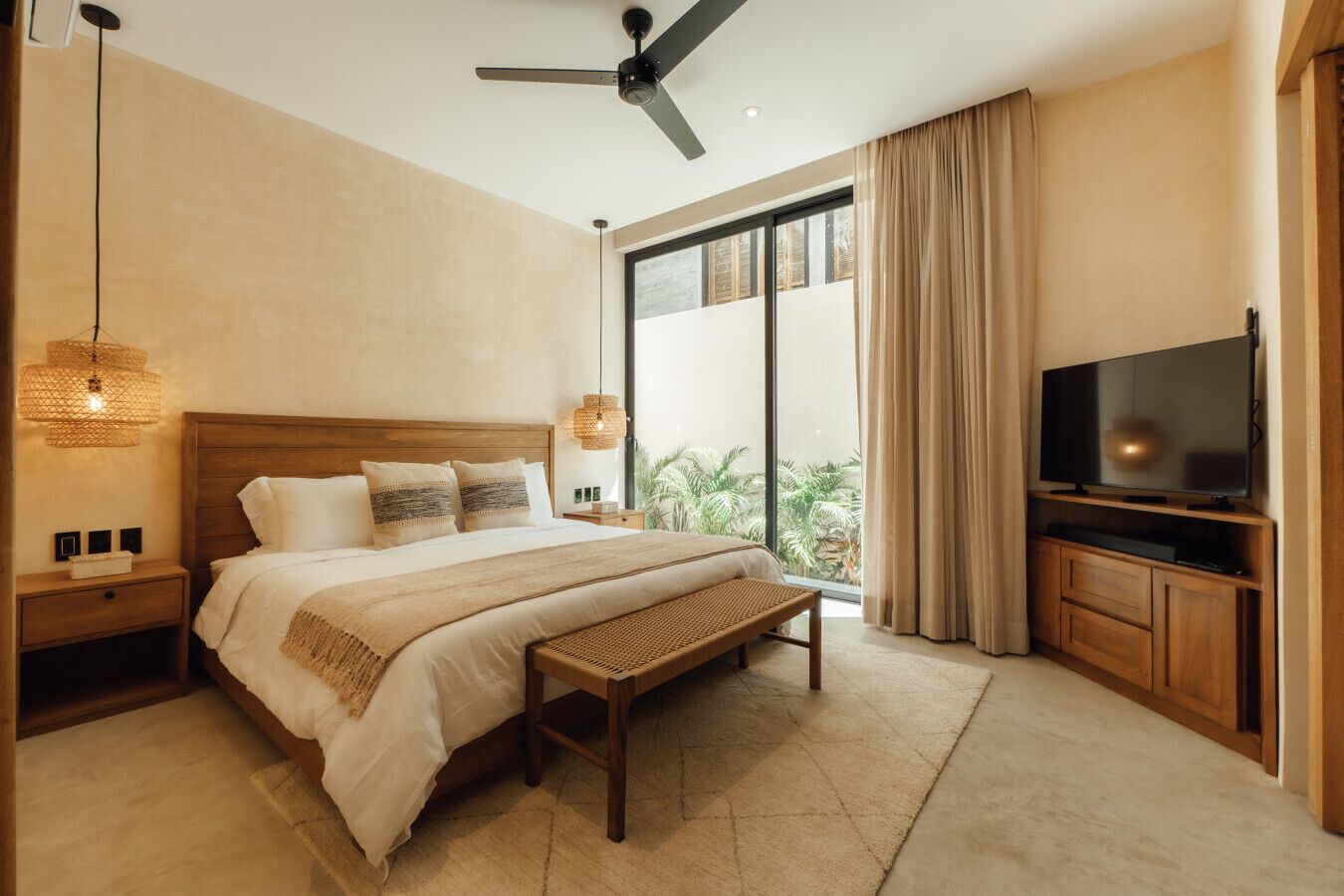 4 bedrooms, desk, iron/ironing board, WiFi