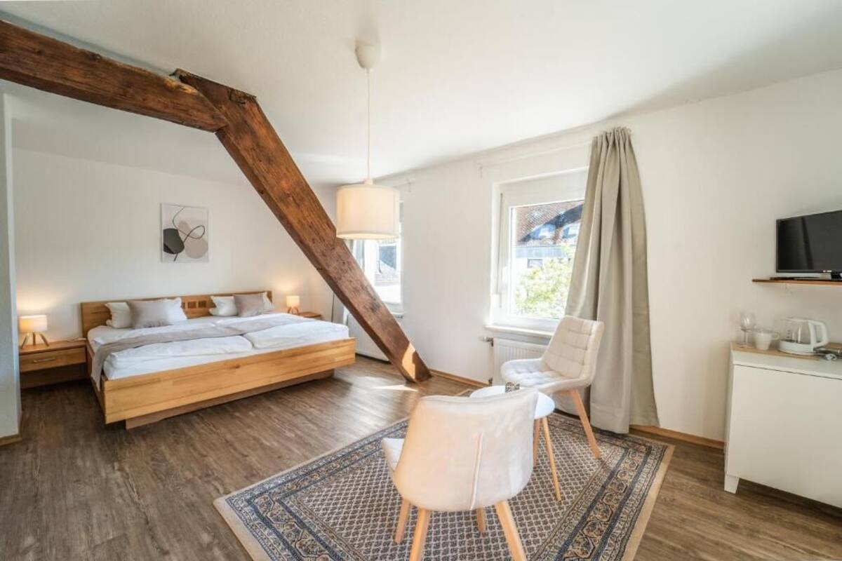 Chambre Confort double, vue sur la ville | Système d’insonorisation, accès au Wi-Fi (inclus)