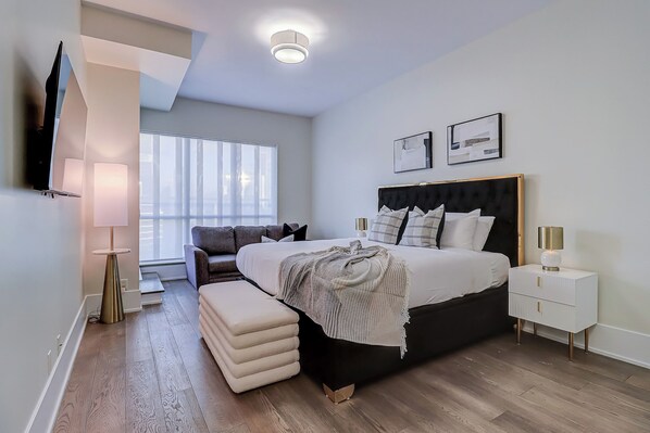 Presidential Penthouse, 3 Bedrooms, City View | Iron/ironing board, cribs/infant beds, free rollaway beds, free WiFi - Skyline Penthouse - CN Tower Downtown (Toronto)