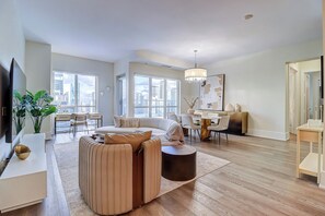 Presidential Penthouse, 3 Bedrooms, City View | Living area - Skyline Penthouse - CN Tower Downtown (Toronto)