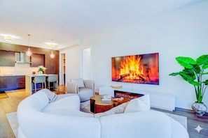 Presidential Penthouse, 3 Bedrooms, City View | Living area - Skyline Penthouse - CN Tower Downtown (Toronto)