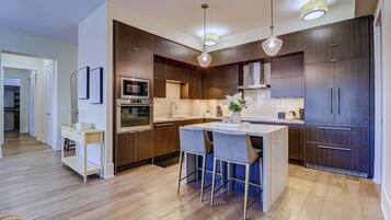 Penthouse Presidensial, 3 kamar tidur, pemandangan kota | Tempat makan