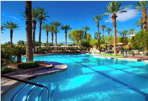 On the Coachella Bus Route! Westin Mission Hills Premium 1-bedroom villa
