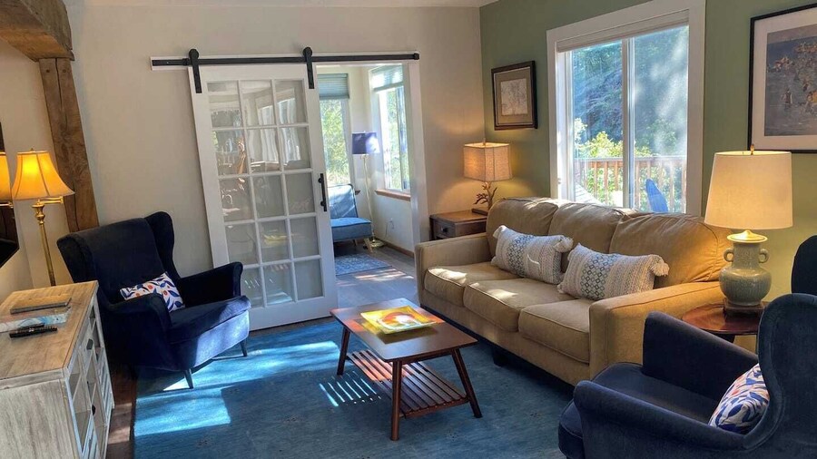 Applegate Riverside Retreat