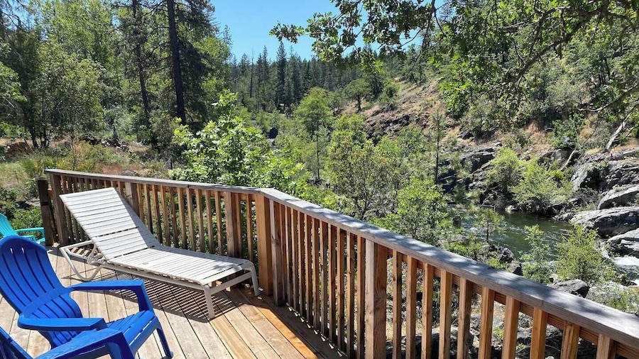Applegate Riverside Retreat