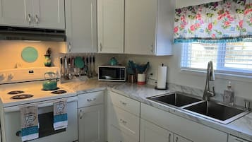 ํ์ฐ์ค | 3 ๊ฐ์ ์นจ์ค