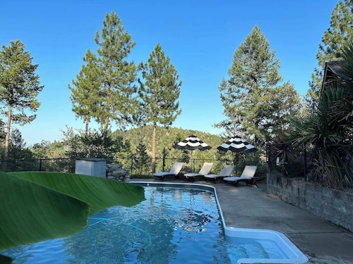 Jacksonville Mountain Retreat